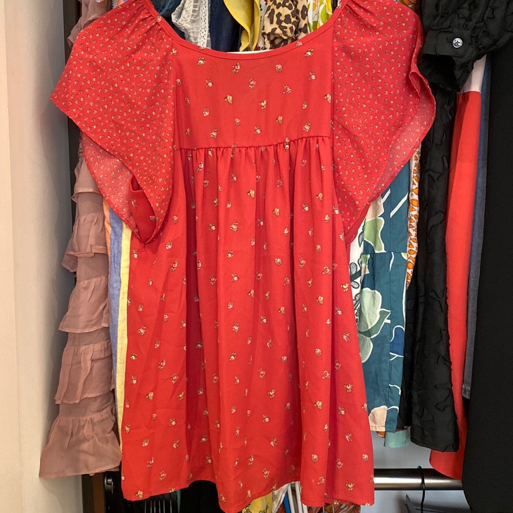 Gap flutter sleeve blouse.